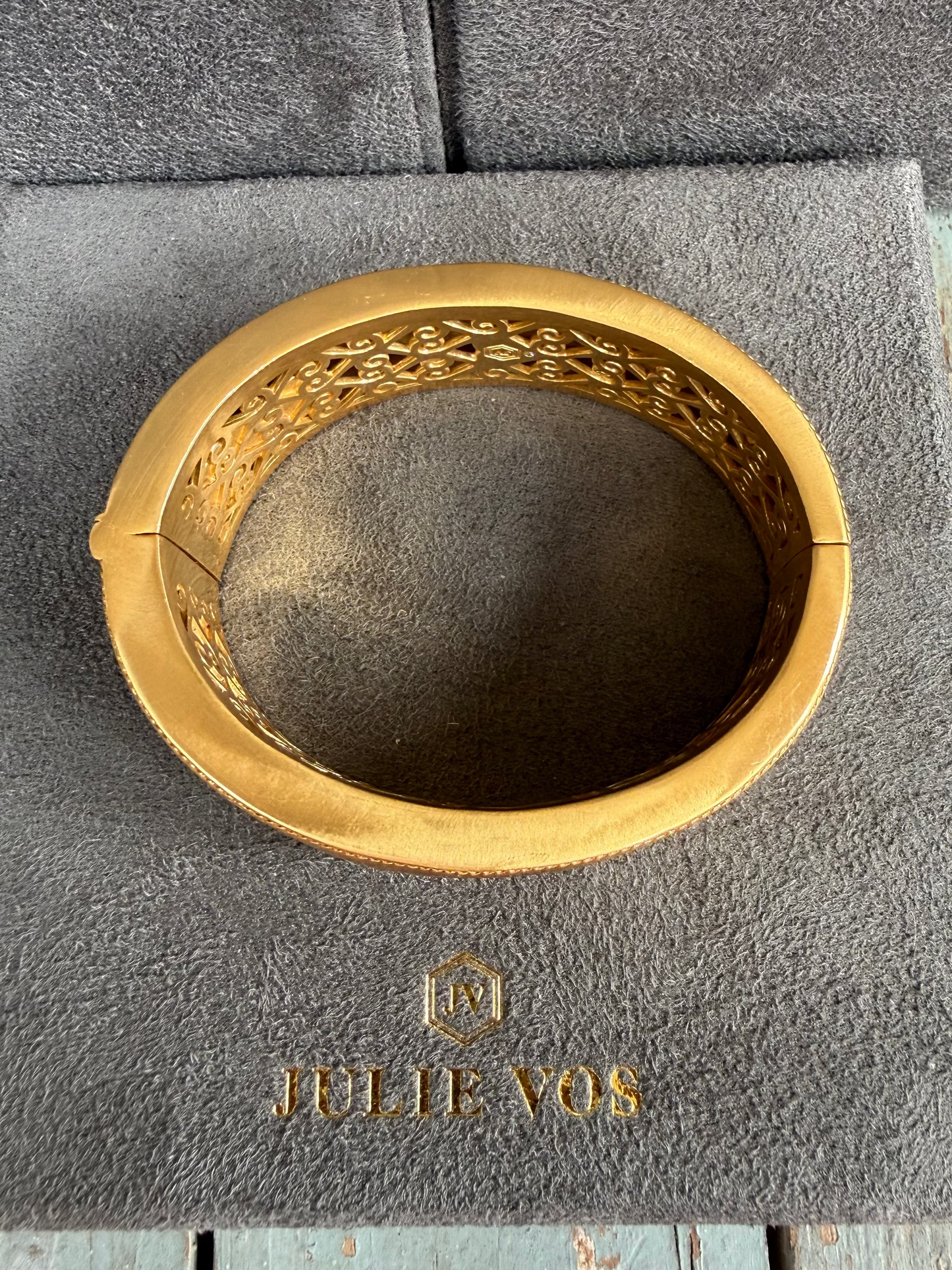 JULIE VOS Gold Clasped Bangle